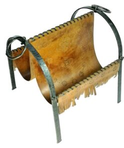 Western stílusú vintage kovácsoltvas és marhabőr iparművész újságtartó