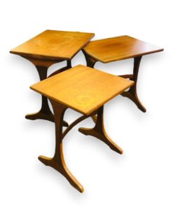 Teakfa sorozatasztal