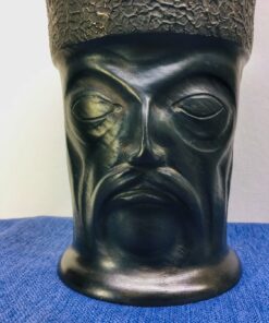 Férfi fejet formázó fekete kerámia váza