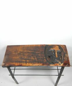 Faragott tömör fa lerakóasztal