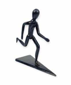 Kiss Sándor: Futó c. vas szobor