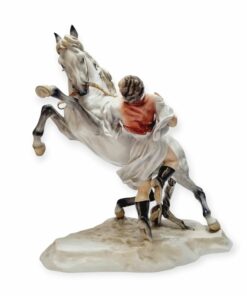 Nagyméretű herendi porcelán . "Hortobágyi lovát fékező csikós " figura.